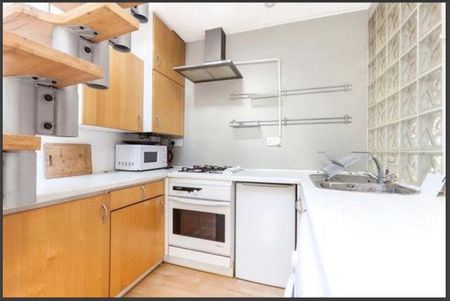 2 Bed Flat, Top Floor, W9 - Photo 4