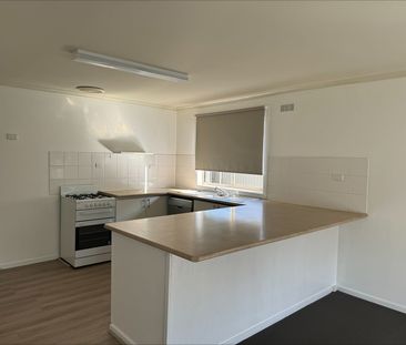 1 Steele Court - Photo 2