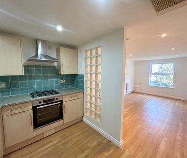 2 bedroom flat to rent - Photo 4