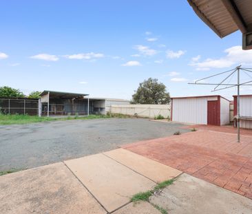 Sheds, sheds… and more sheds! - Photo 4