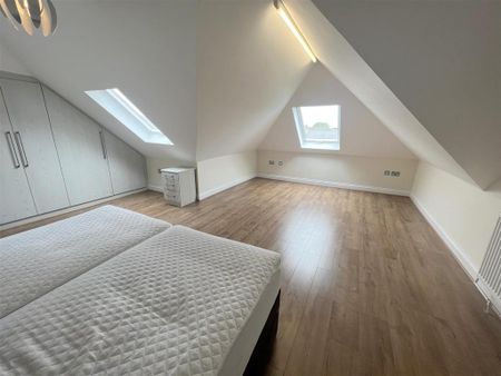 5 bedroom detached house to rent - Photo 2