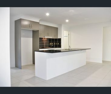 Spacious & Stylish Family Home in the Heart of Flagstone! - Photo 4