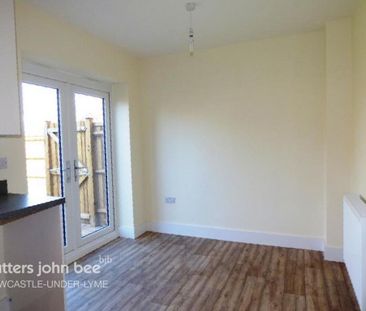 2 bedroom semi-detached house to rent - Photo 2