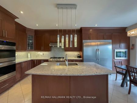 Detached Home For Lease | N9246351 - Photo 4