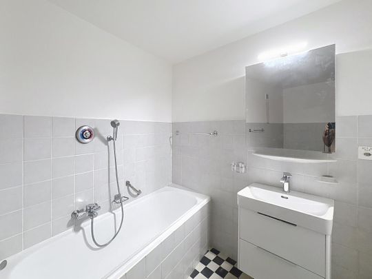 Sion, appartement de 3.5 pièces avec balcon et place de parc au centre-ville - Photo 1