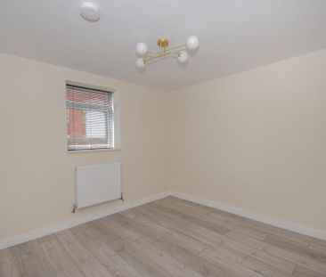 1 Bed Flat, Anstey St, BS5 - Photo 2