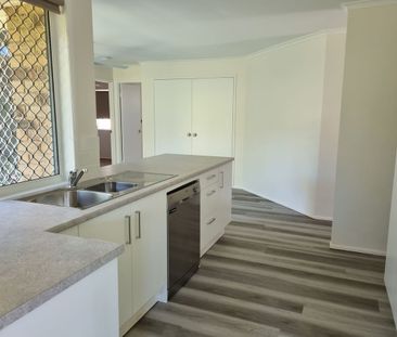 Charming 3-Bedroom Family Home in Mudgeeraba - Photo 2