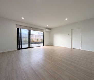 Spacious & Stylish 3-Bedroom Townhouse - Photo 3