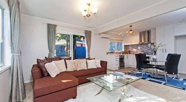 New Lynn 3 Bedroom House Available for Rent - Photo 1