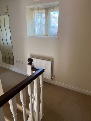 2 bed maisonette to rent in Hatcher Crescent - Photo 3