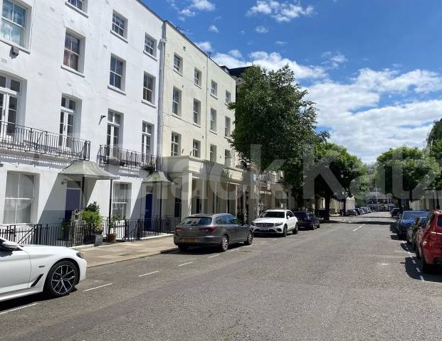 Duplex apartment & offering 1313 Sq. Ft of living & entertaining space - Photo 1