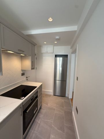 1 Bed Flat, Latymer Court, W6 - Photo 4