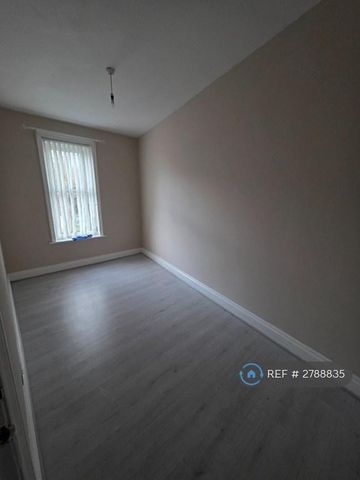 3 bedroom flat to rent - Photo 5