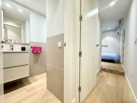 Calle de Fuencarral, Madrid, Community of Madrid 28004 - Photo 1