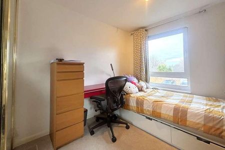 Woking, GU21 - Photo 3