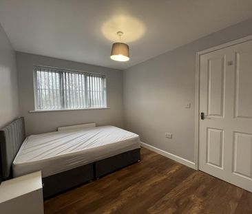 3 bedroom semi-detached house to rent - Photo 3