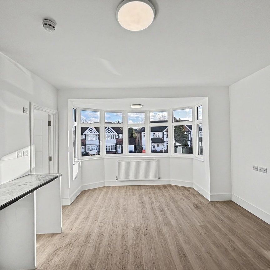 Room 5 - Kenton Road, Kenton, Harrow, HA3 - Photo 1