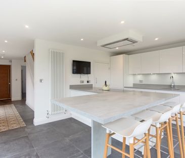 4 bedroom semi-detached house to rent - Photo 3