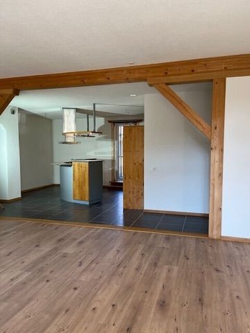 Newly renovated 4.5-room apartment with balcony, Münchenwiler - Photo 2