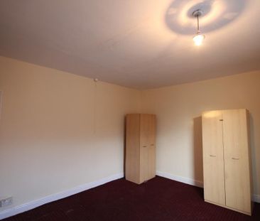 4 bedroom terraced house to rent - Photo 5