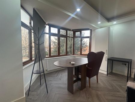 Seven Sisters Road, London N4 - Photo 3