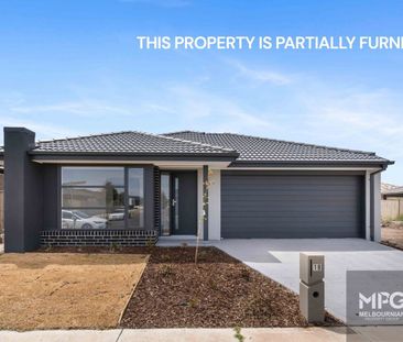 BRAND NEWLY RENOVATED & FURNISHED SPACIOUS FAMILY HOME IN A PRIME LOCATION - Photo 6