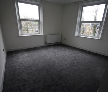 3 bed terraced house to rent in St. Johns Place, Halifax - Photo 4