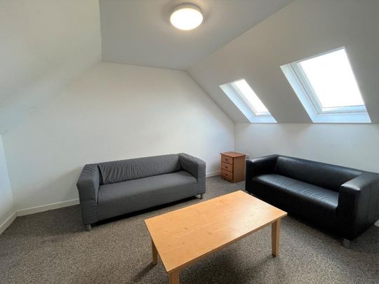5 bedroom semi-detached house to rent - Photo 1