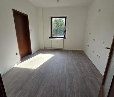 schöne 3 Zimmer Wohnung in Hattingen Niederbonsfeld Nähe Essen - Photo 1