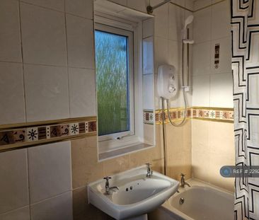 2 bedroom semi-detached house to rent - Photo 4