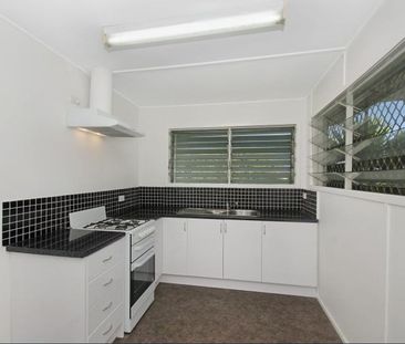 Spacious & Welcoming Family Home - Photo 4