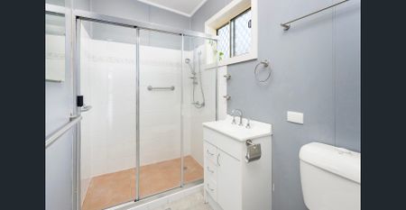 Tidy Family Home - Photo 3