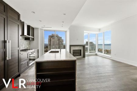 Condo in White Rock, BC - Photo 2