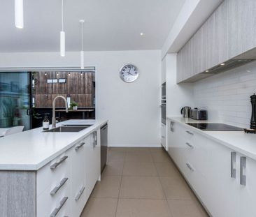 Fab spacious family home in great location with Double Garage!! - Photo 6