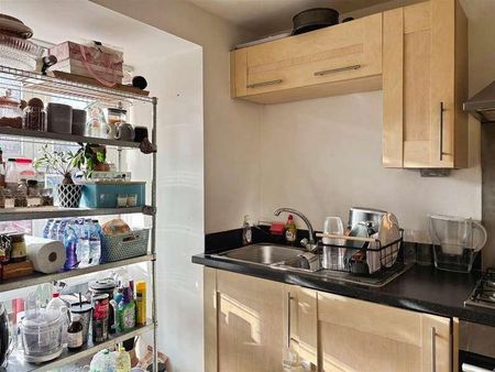 Eltham Avenue, Cippenham, SL1 - Photo 5