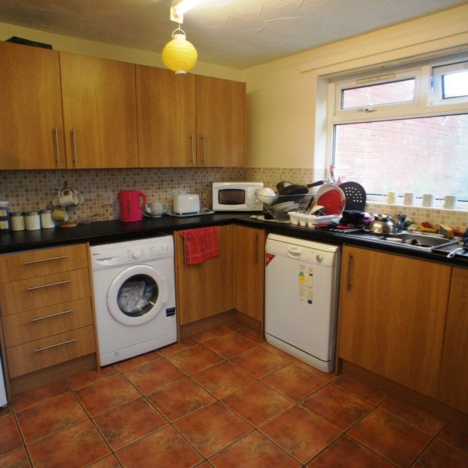 St Peters Street, Roath - Photo 1