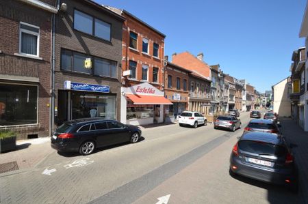 Verzorgd en betaalbaar duplexappartement met terras in het centrum van Bilzen - Foto 3