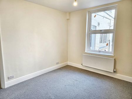 1 bedroom ground floor flat to rent - Photo 3