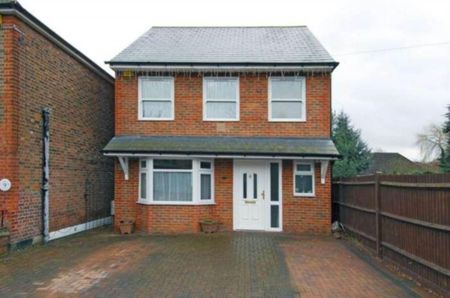 4 bed Detached for rent - Photo 2