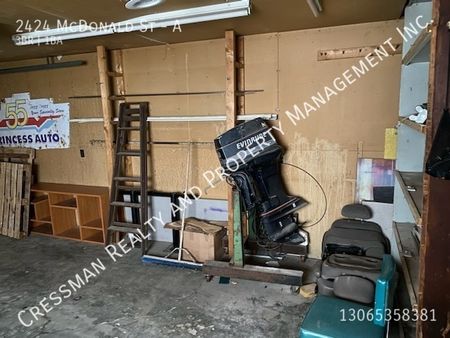 3 Bed - 1 Bath Home with a Garage! - Photo 5