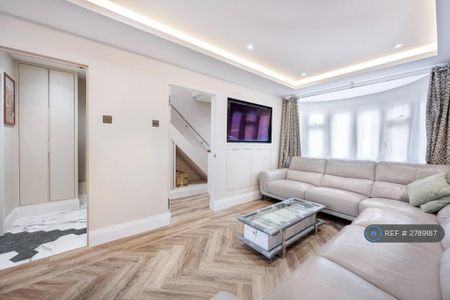 3 bedroom semi-detached house to rent - Photo 2