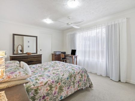 OVERLOOKING CURRUMBIN CREEK - FURNISHED UNIT - Photo 3