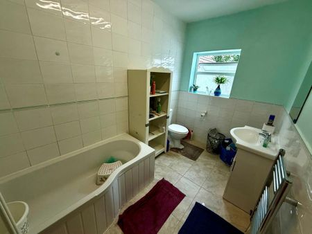 2 bedroom terraced house to rent - Photo 4