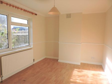 3 bedroom end of terrace house to rent - Photo 3
