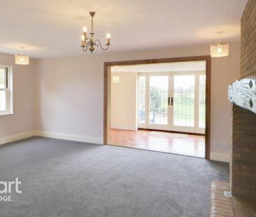 4 bedroom detached house to rent - Photo 2