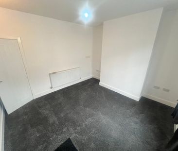 3 bed Terraced - To Let - Photo 2