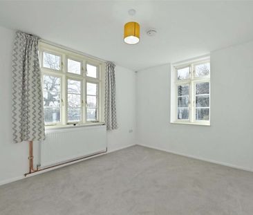 Newly refurbished two bedroom home with stunning countryside views - Photo 4