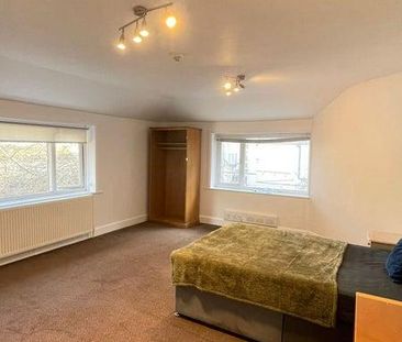 9 bedroom house of multiple occupation to rent - Photo 2