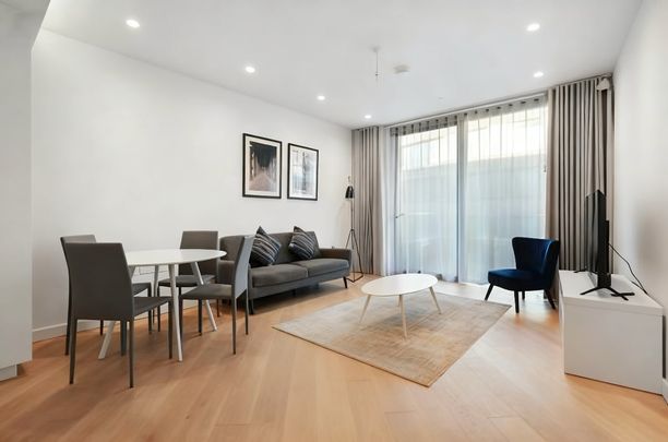 Wood Crescent, London - Photo 1