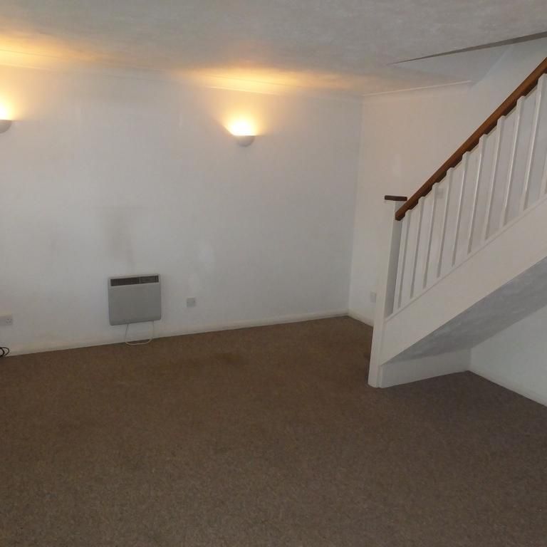 2 bedroom semi-detached house to rent - Photo 1
